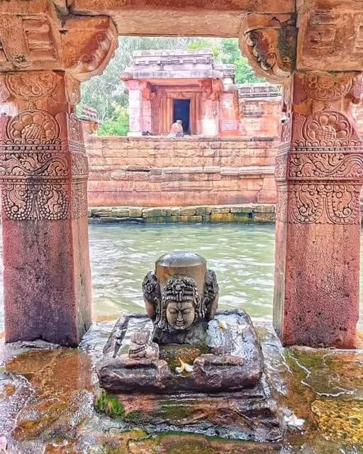 Chaturmugha-Linga is situated on a raised platform inside the temple pond of Mahakuta, Bagalkot, Karnataka_ The temples are dated to the 6th or 7th century CE and were constructed by the early ki
